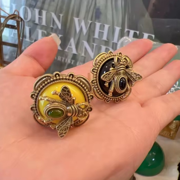 Antique Vintage Bee Yellow Brass Gold Fine Craftsmanship Ring - Picture 2 of 6